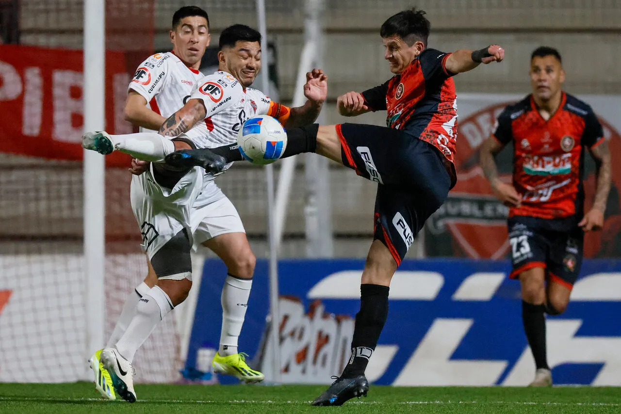 Ñublense recibe a Deportes Limache en la segunda fecha de la Liga de Primera 2026 (Foto: Photosport)