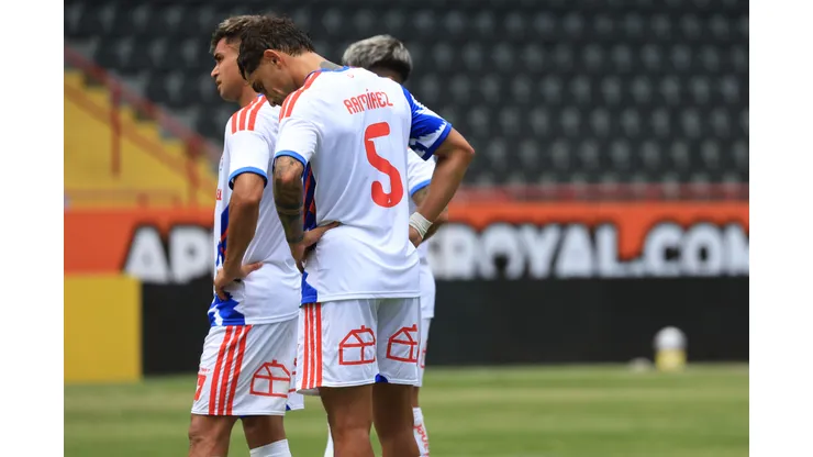 La hinchada bullanguera pide fuera a Meneghini con dos partidos oficiales dirigidos.