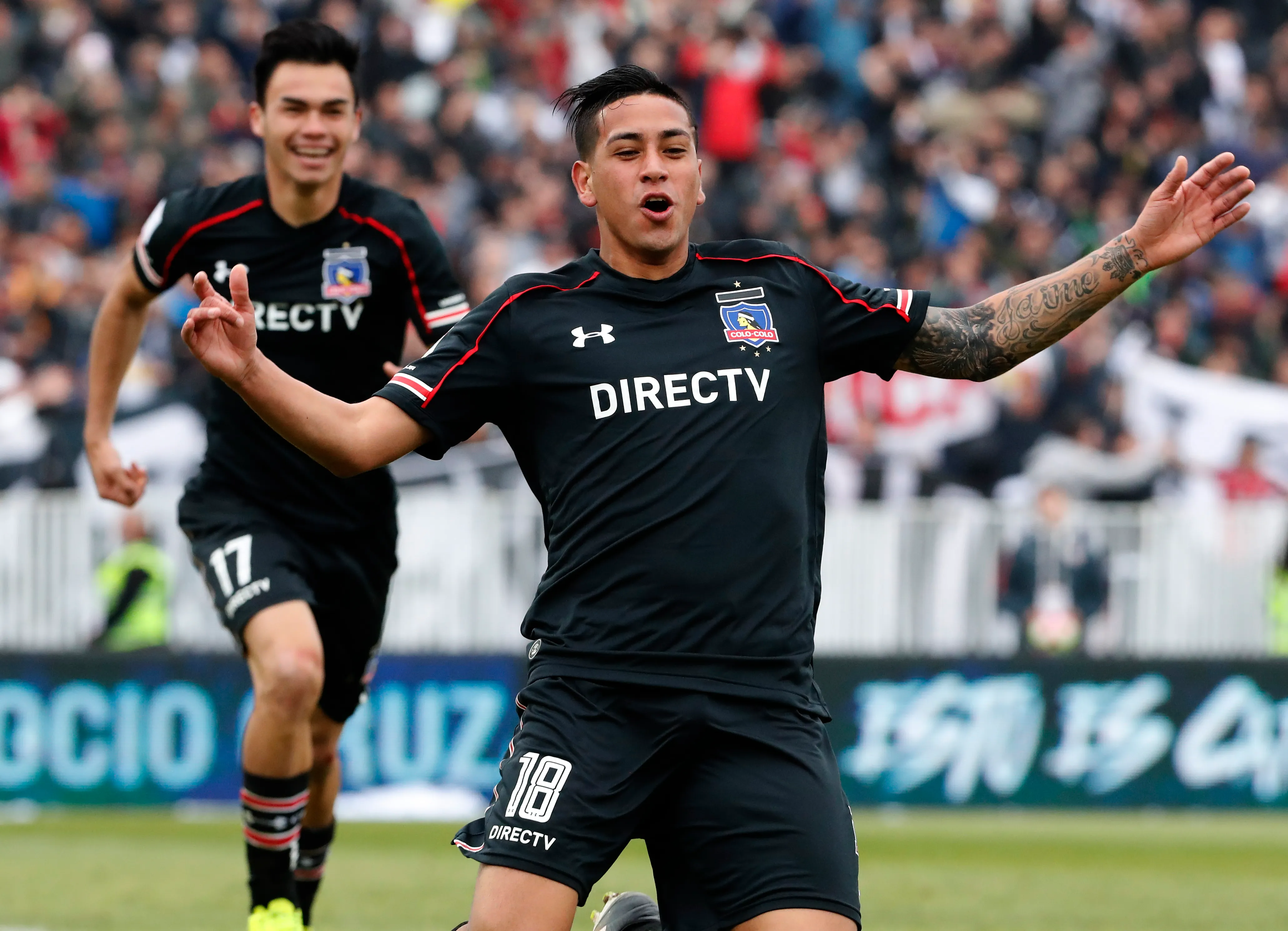 Andrés Vilches celebrando un tanto con la camiseta de Colo Colo | FOTO: Martin Thomas/Photosport
