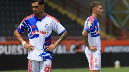 Tito Awad no tiene piedad con la defensa de la U.
