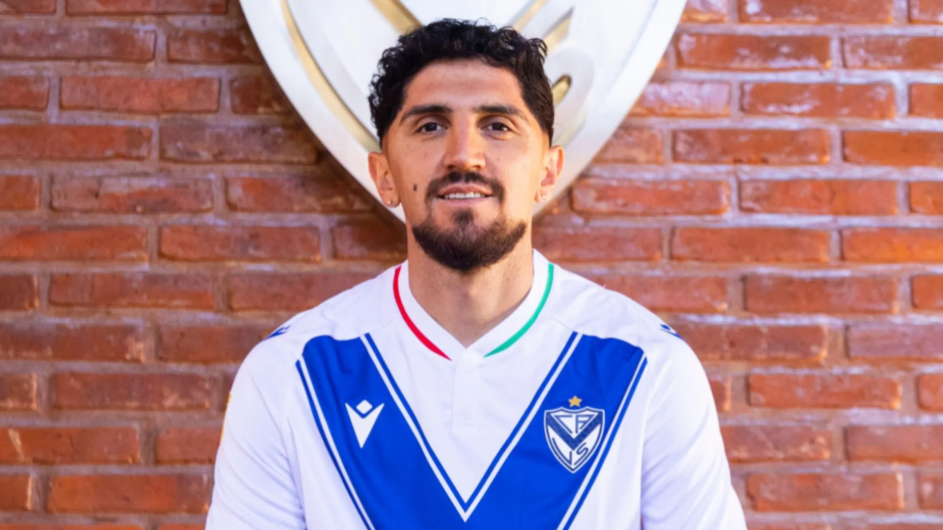 Diego Valdés se comienza a ganar los aplausos en Vélez a punta de buenas actuaciones | FOTO: Vélez Sarsfield