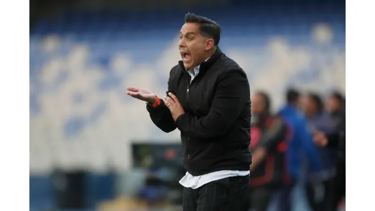 Arturo Sanhueza separa a Felipe Reynero del plantel de Deportes Temuco.