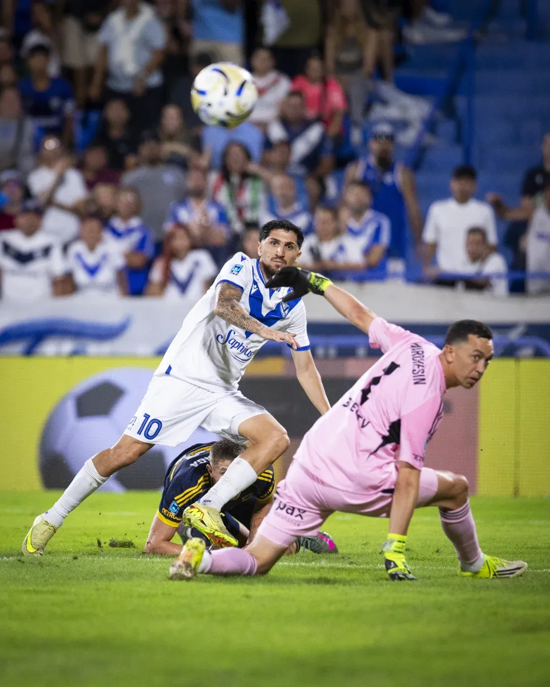 Diego Valdés fue la gran figura en el triunfo de Vélez ante Boca (Instagram).