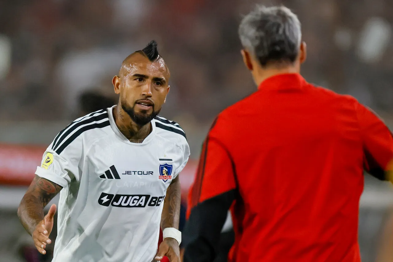 Un video refleja la tensa relación de Arturo Vidal y Fernando Ortiz (Photosport).