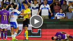 Foto: Andres Pina/Photosport. El formado en la UC, fue expulsado tras una paupérrima agresión desde el suelo.