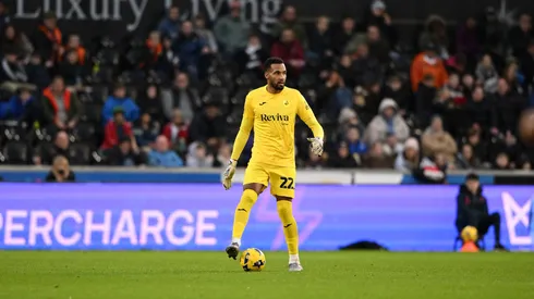 El guardameta chileno se ubica como uno de los mejores porteros en la Championship.
