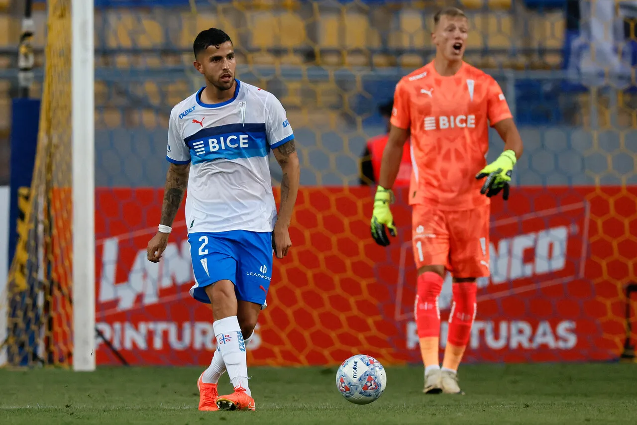 González y su tiempo fuera de las canchas en la UC | Foto: Photosport