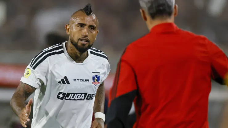 Se vive un nuevo capítulo en la tensionada relación entre Arturo Vidal y Fernando Ortiz. (Foto: Andrés Piña/Photosport)
