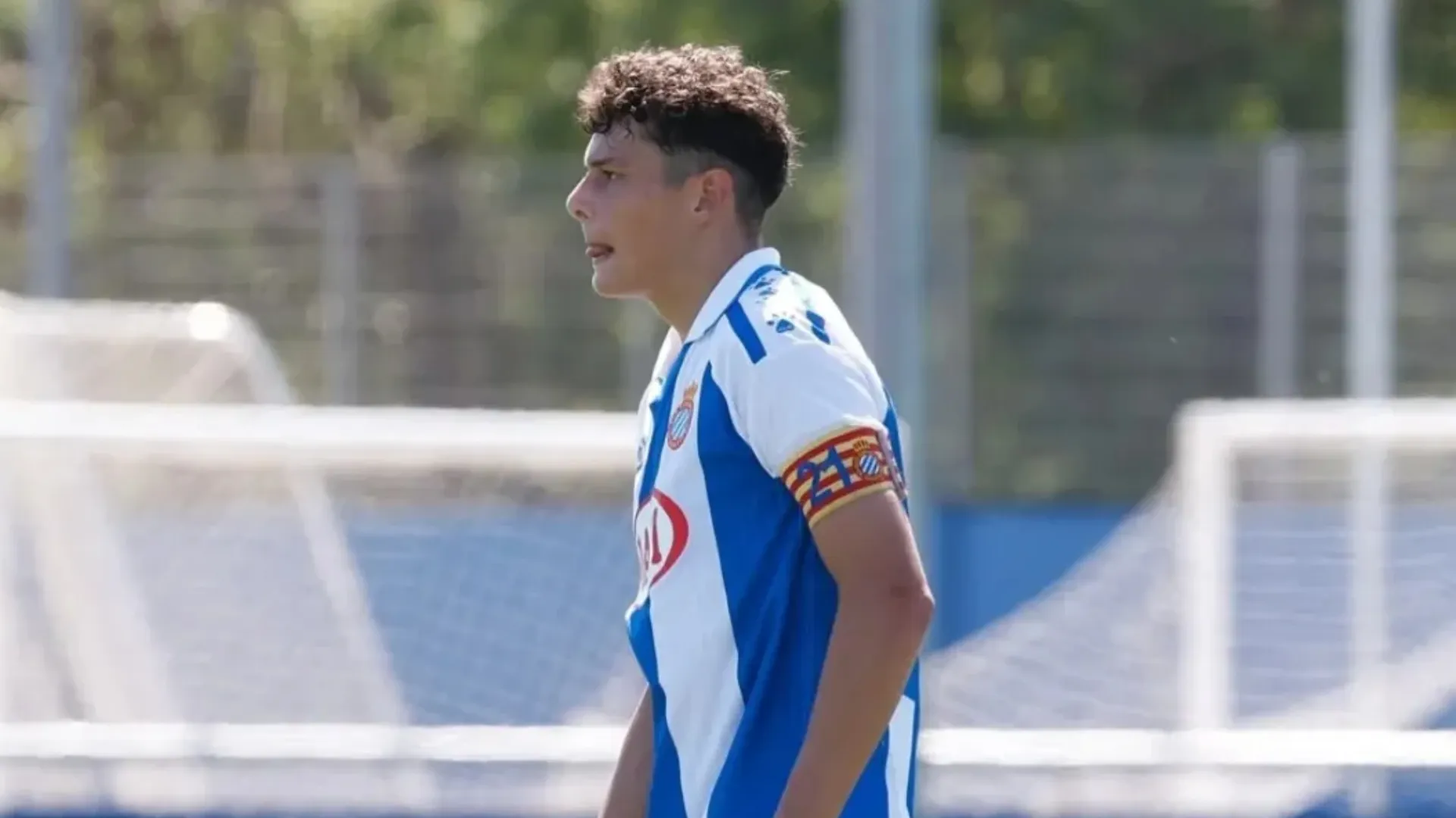Thomas Dean portando la jineta de capitan en el equipo juvenil del Espanyol | FOTO: Instagram