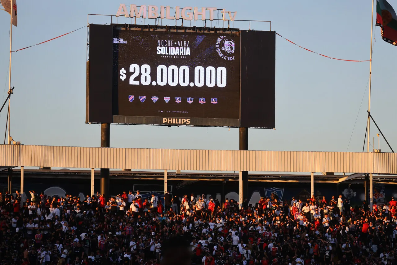 Masiva presencia de hinchas en la Noche Alba Solidaria (Photosport)