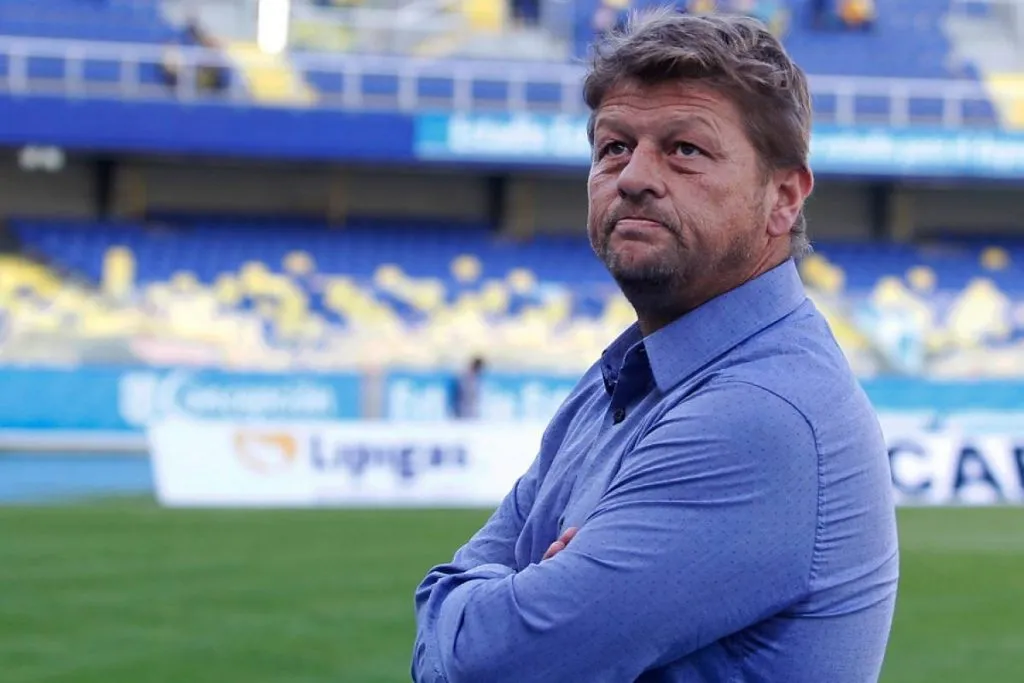 Roberto Rojas defiende a Marcelo Salas por el estado de la cancha del Germán Becker