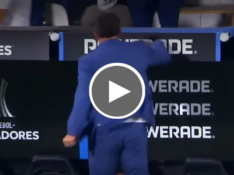 VIDEO: Pablo Guede pierde el control y manda puñetazo en la eliminación de Alianza Lima