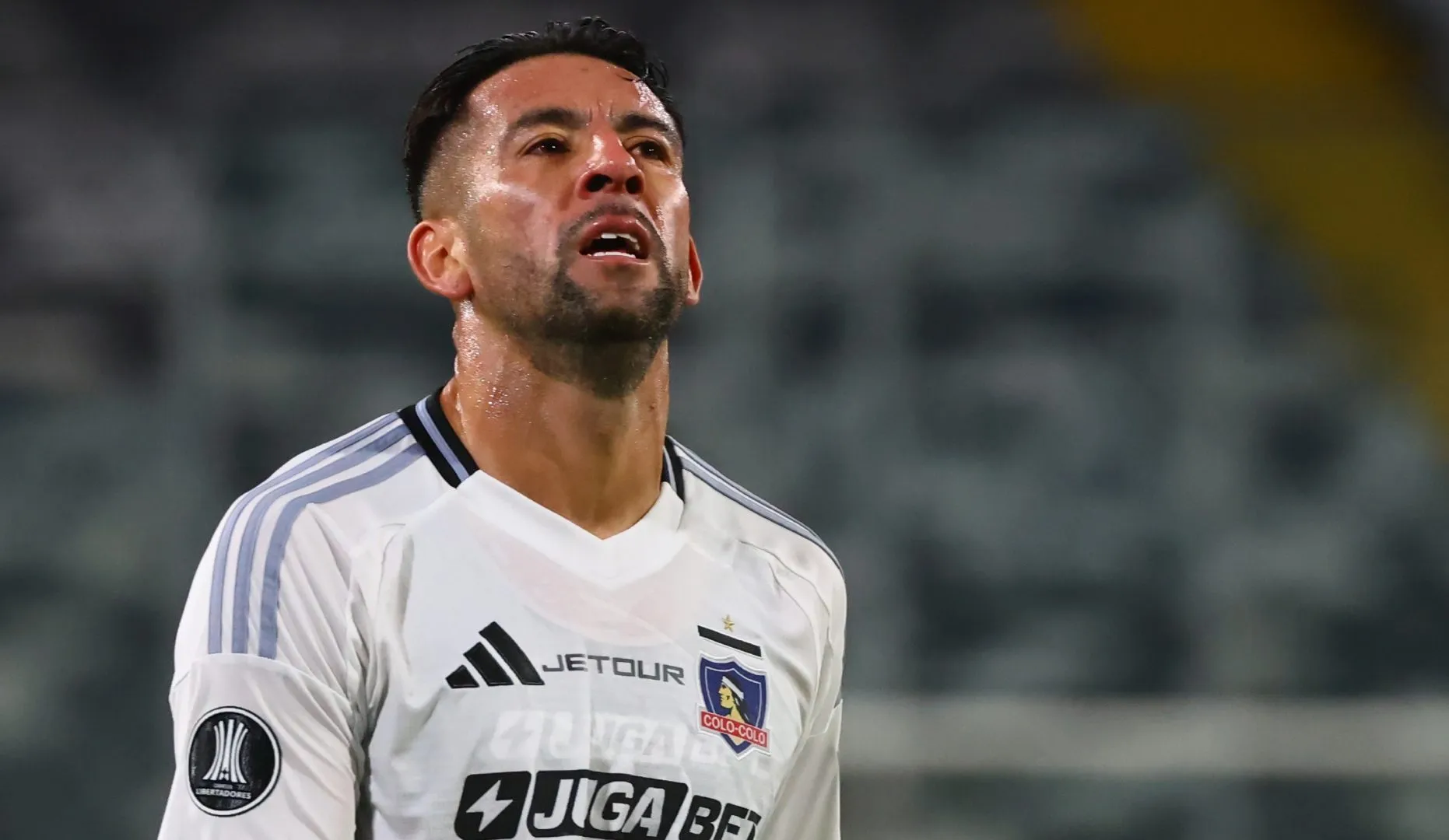 Comienzan a surgir los rumores de un posible retorno de Mauricio Isla a Universidad Católica. (Foto: Photosport)