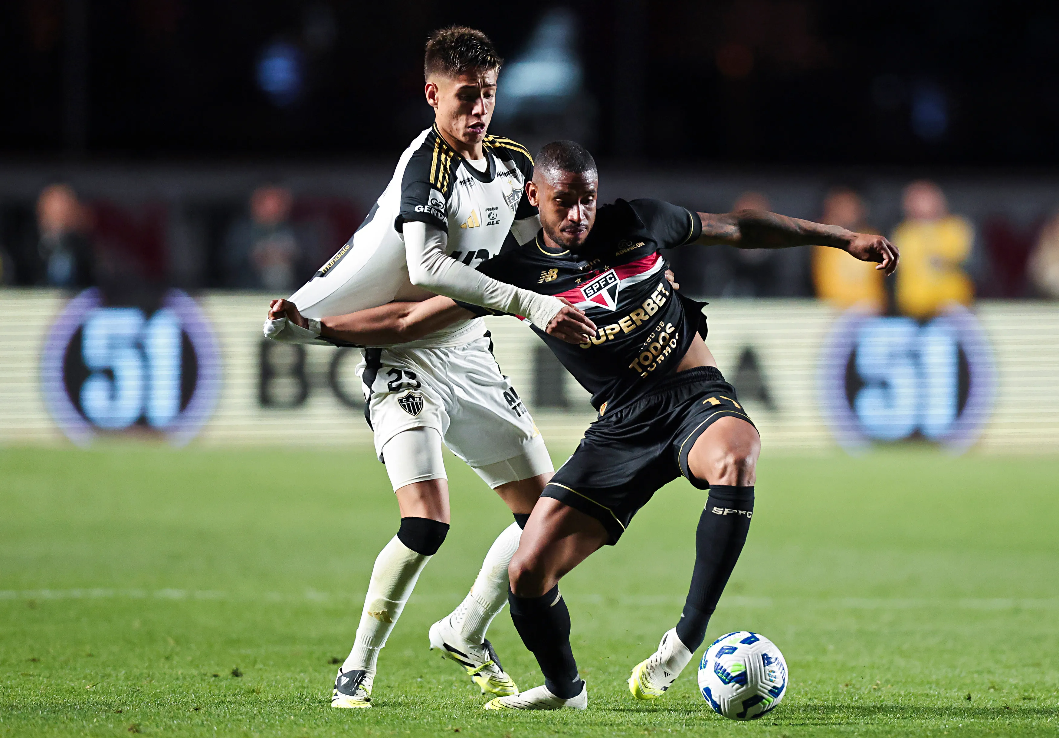 Palestino advirtió a Universidad de Chile por Atlético Mineiro: aún no paga por Iván Román. (Foto: Getty Images)