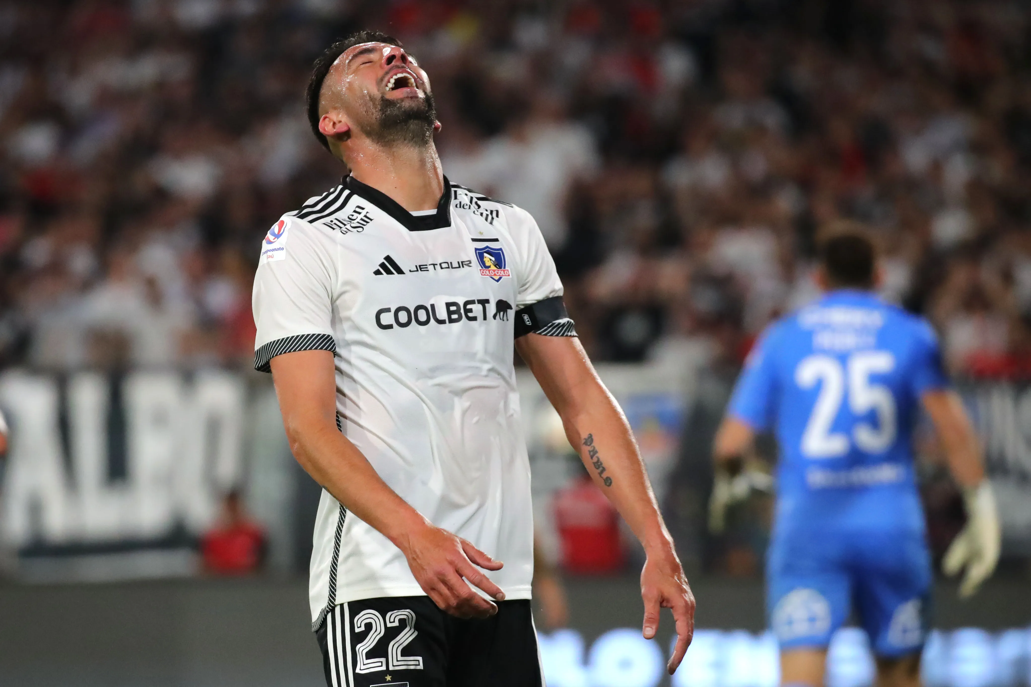 Mauricio Isla sigue sin club a una semana del cierre del libro de pases.