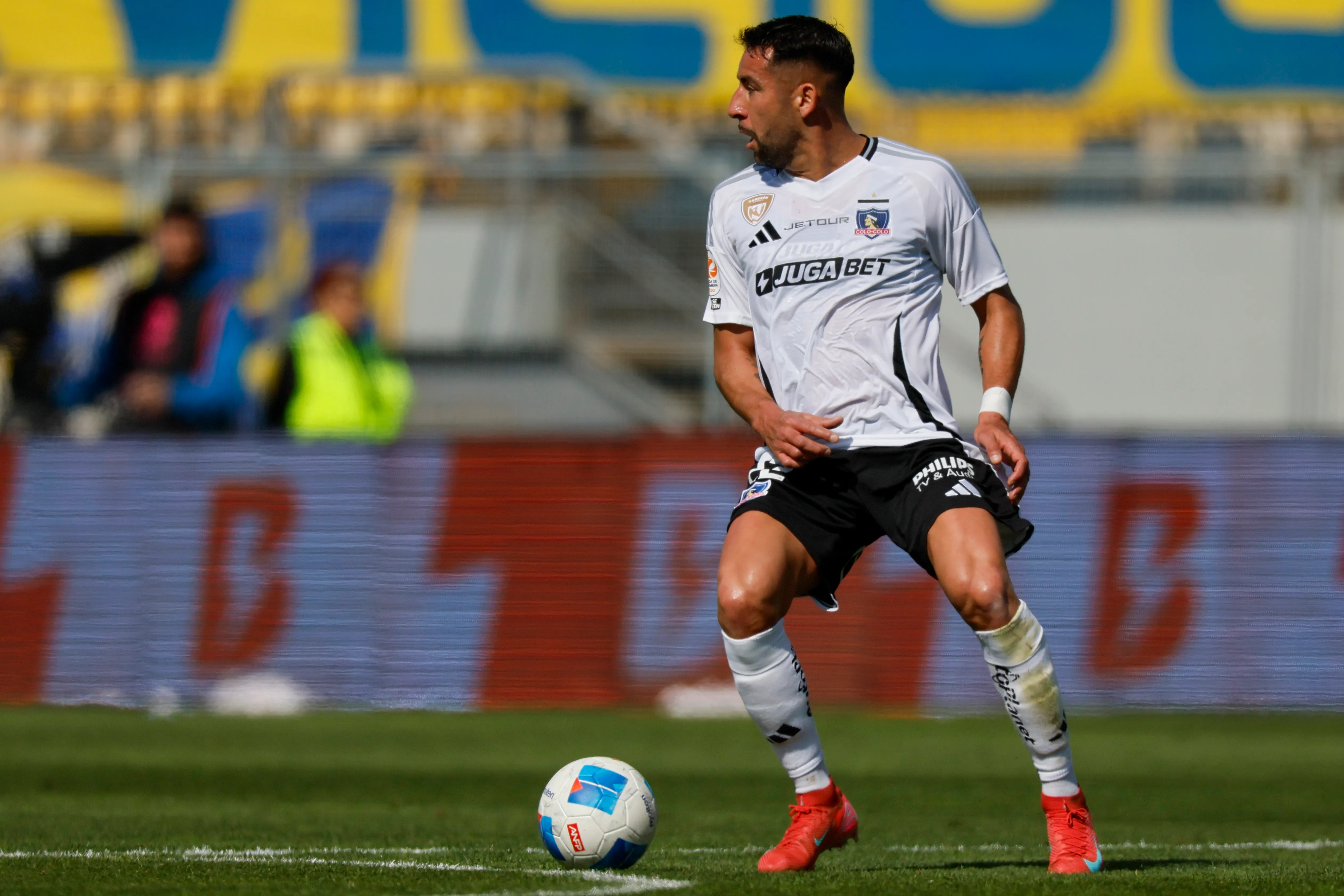 Mauricio Isla podría ser una de las sorpresas en el cierre del mercado de fichajes. (Foto: Andrés Piña/Photosport)