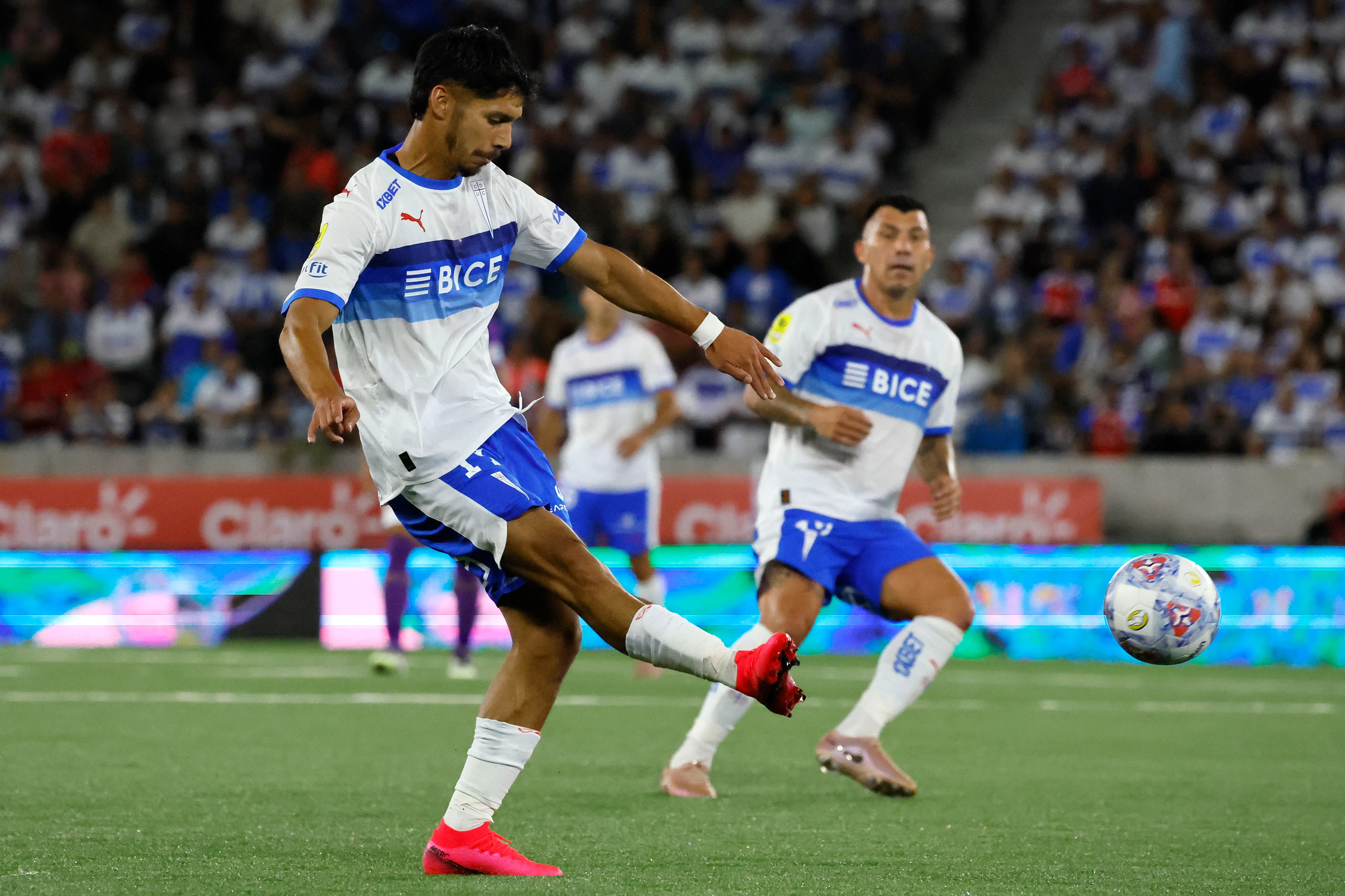 Jimmy Martínez es la gran sorpresa en la formación inicial