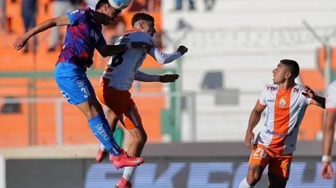 La UC visita a Cobresal en El Salvador por la fecha 3.
