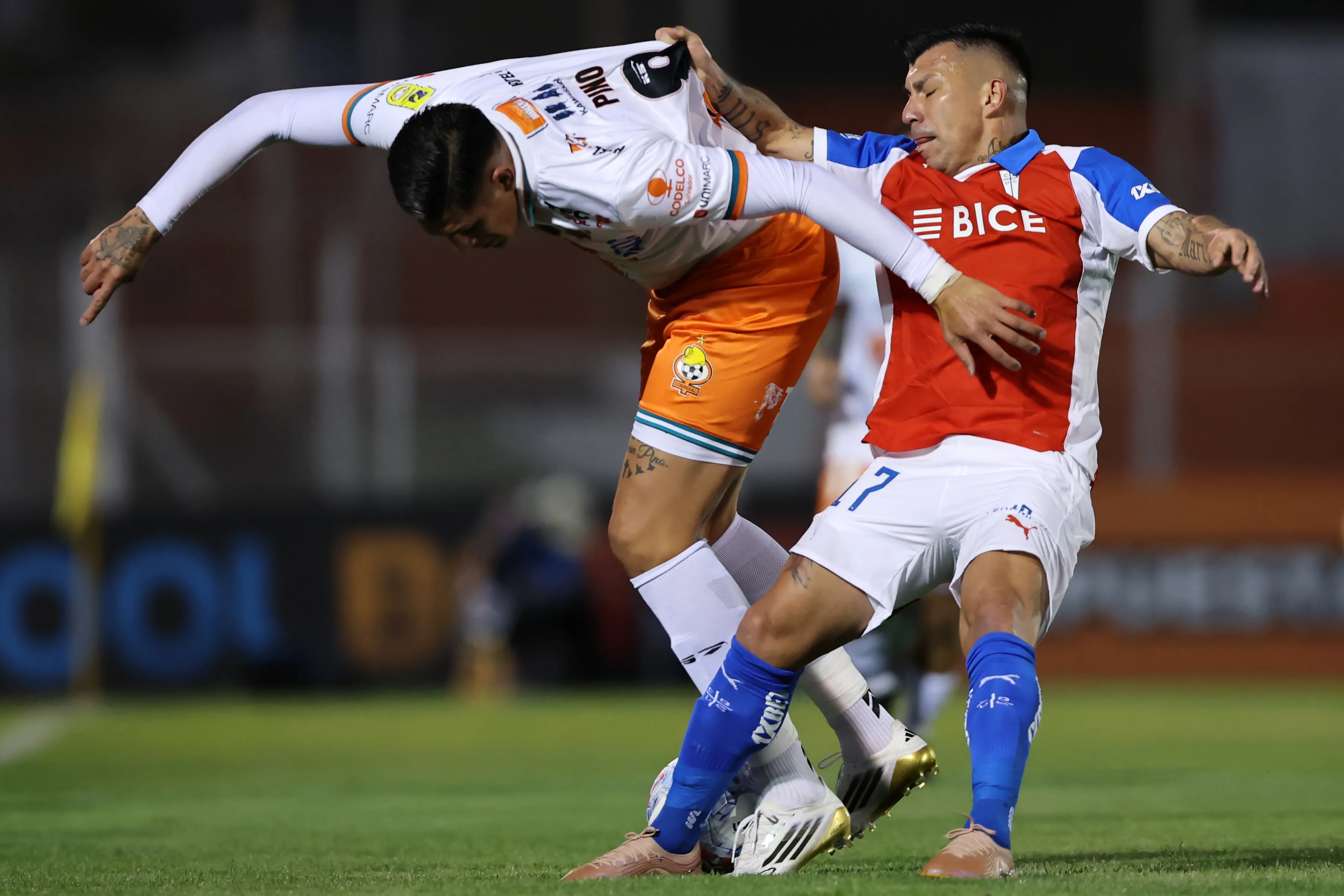 Gary Medel fue titular en Universidad Católica