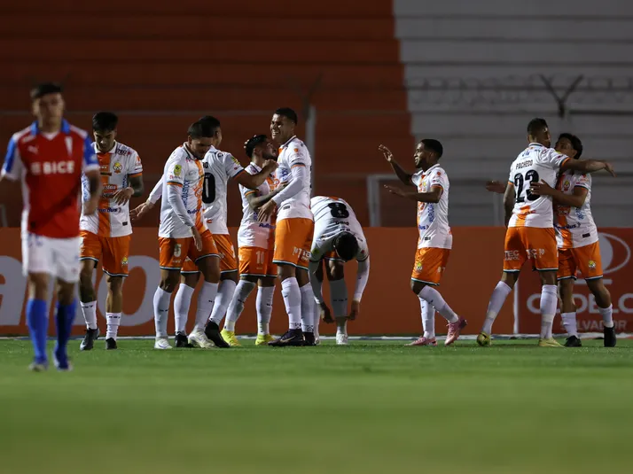 Cobresal se impone ante la UC en la altura de El Salvador