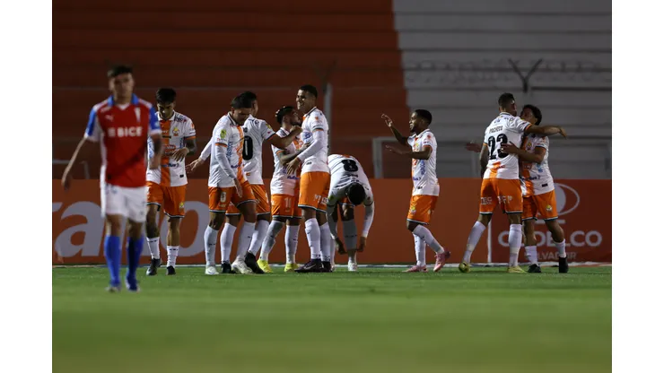 Cobresal vence a la UC y le quita el invicto.