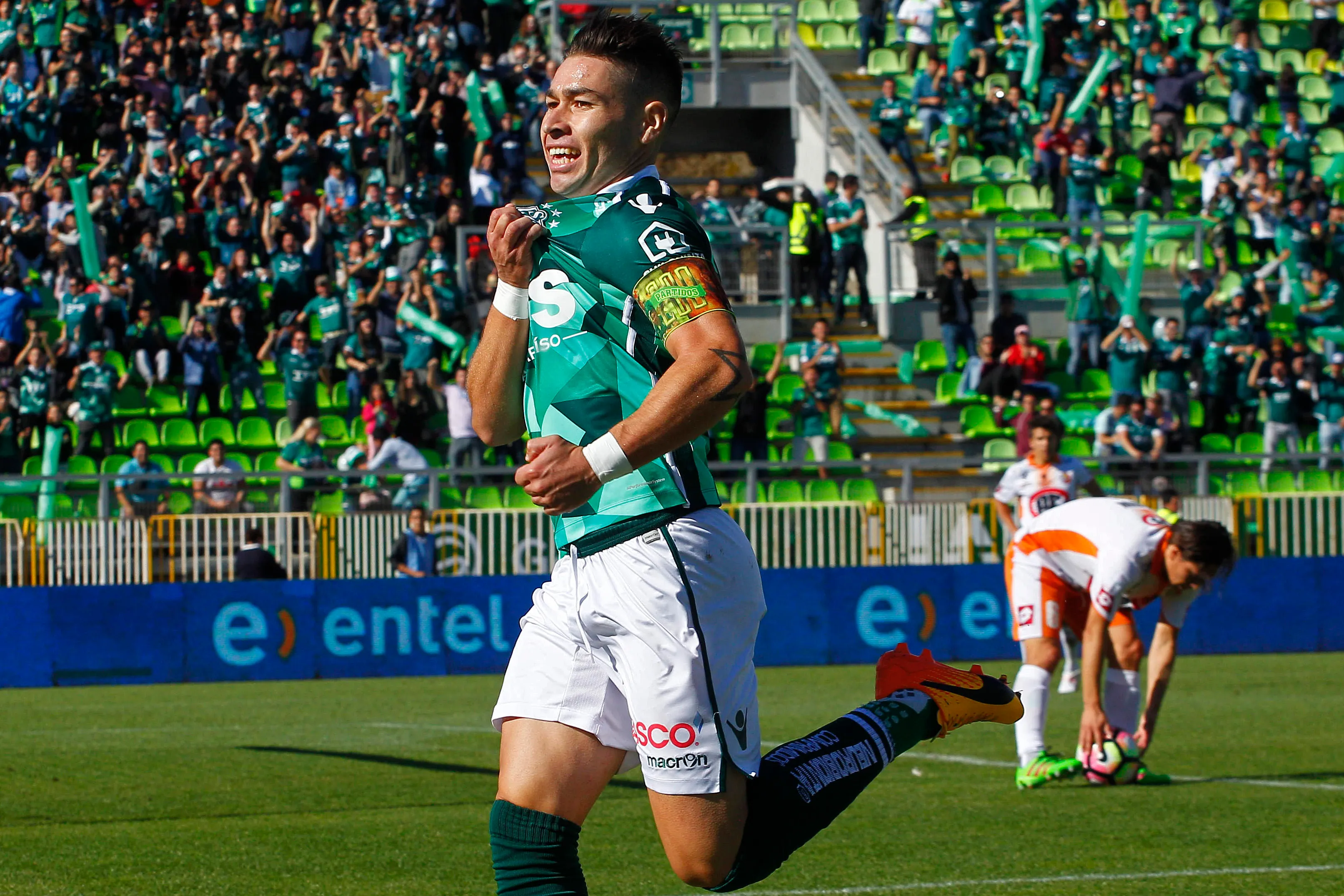 Óscar Opazo llegó a ser capitán de Santiago Wanderers. (Foto: Sebastián Cisternas/Photosport)
