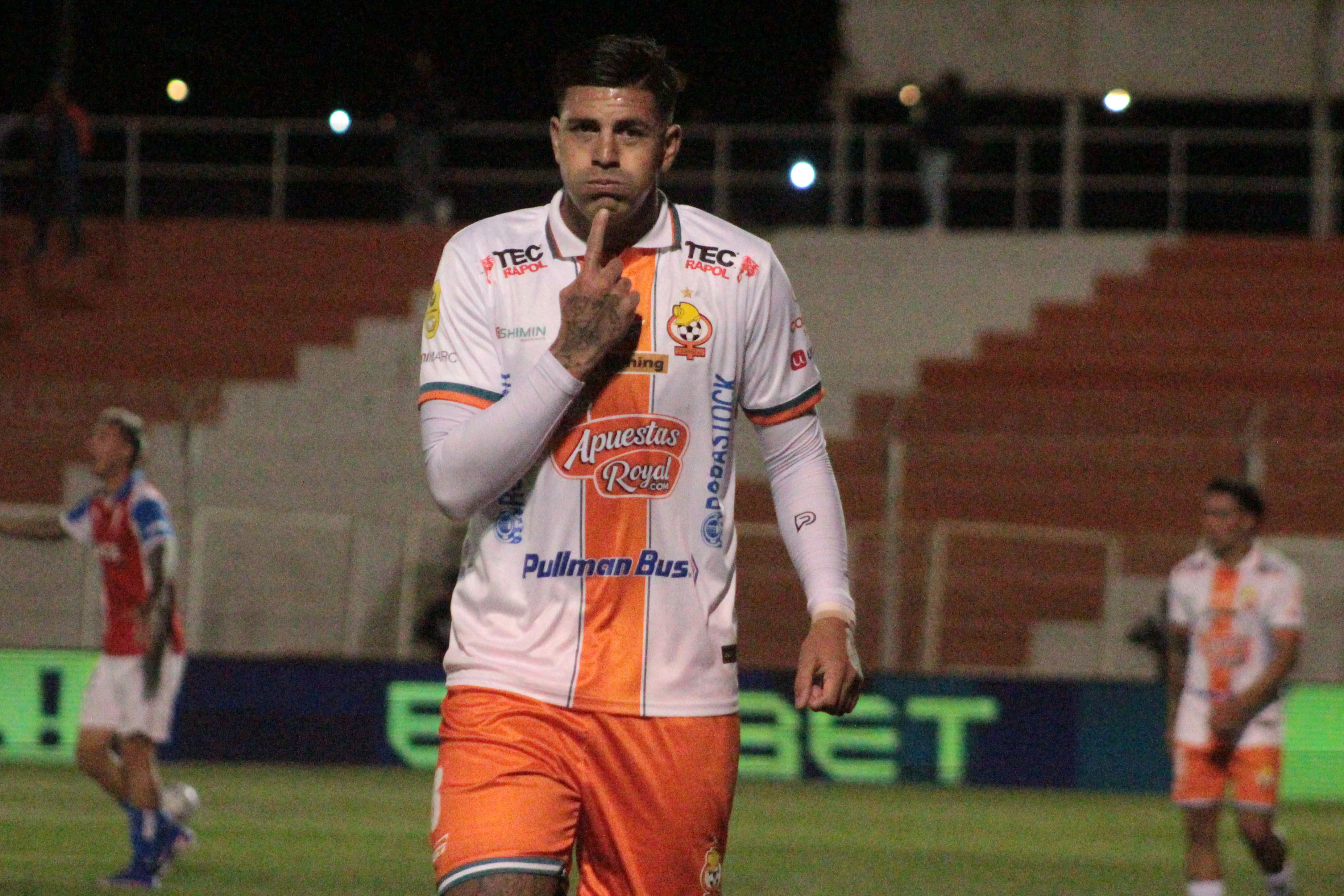 Cobresal acabó con el invicto de la UC