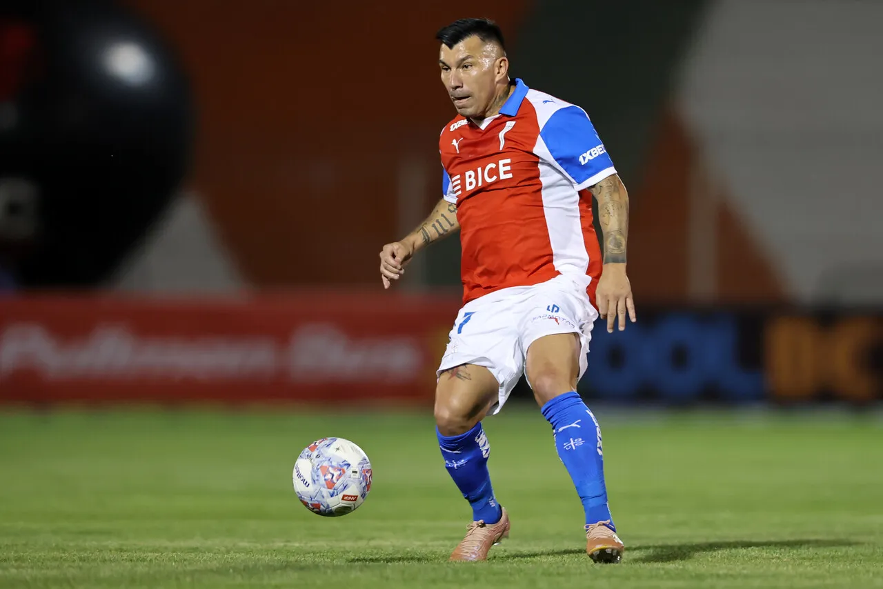 Medel deja un firme mensaje en la UC | Foto: Photosport