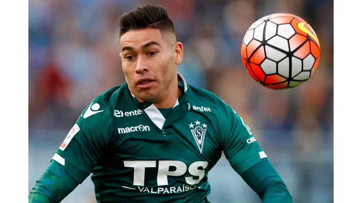Un ídolo de Santiago Wanderers reacciona a la posible llegada de Óscar Opazo a Everton.