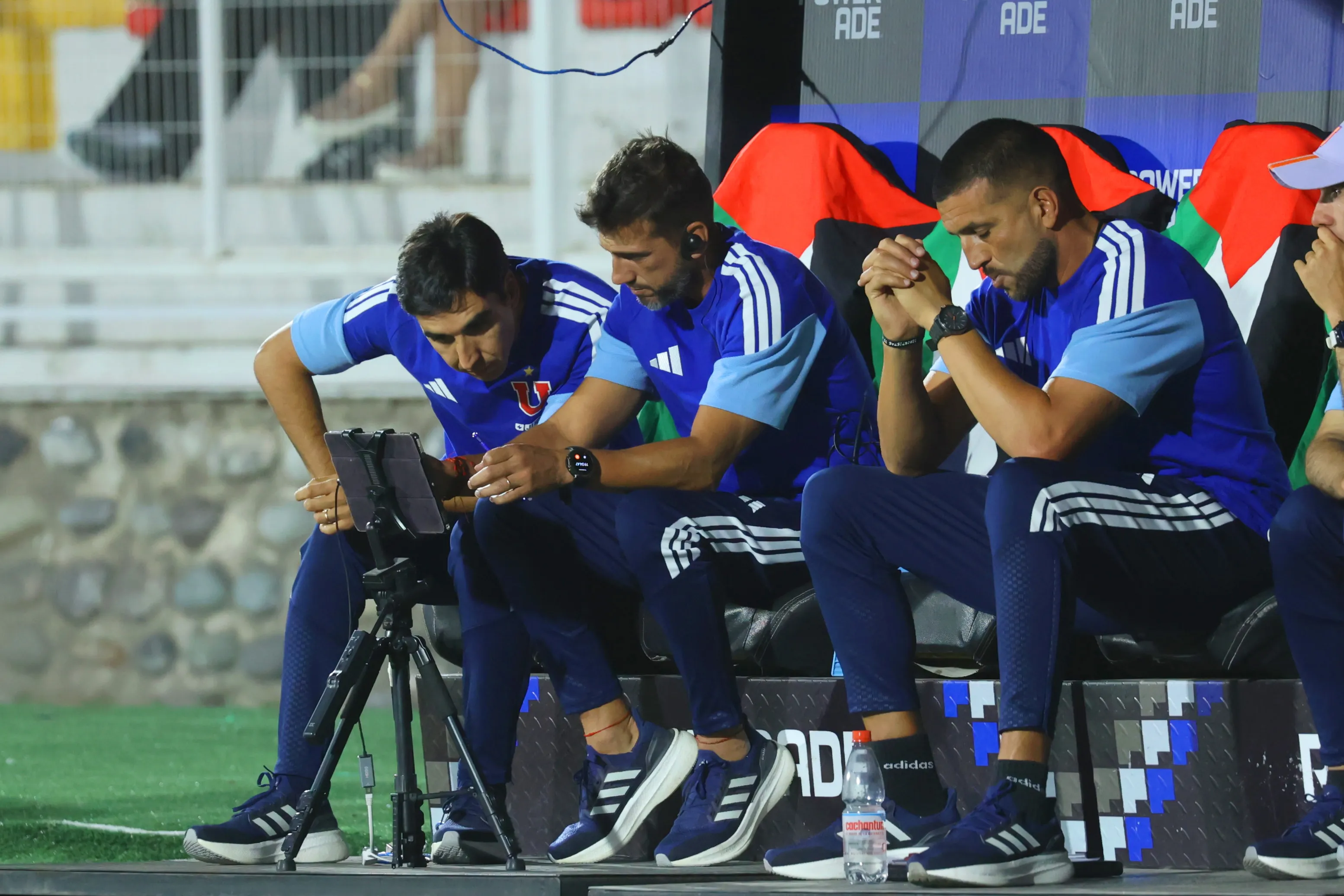 El cuerpo técnico de Francisco Meneghini está en peligro en Universidad de Chile. (Imagen: Photosport)