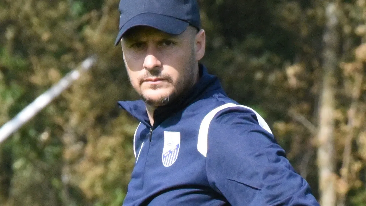 Nikos Issaris, nuevo entrenador del conjunto de San Vicente de Tagua Tagua (Archivo).