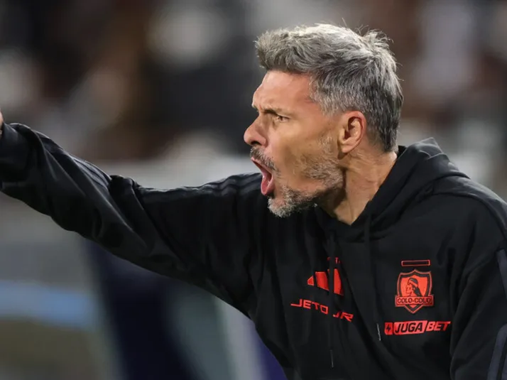 Vladimiro Mimica le presta el ropero entero a Fernando Ortiz en Colo Colo