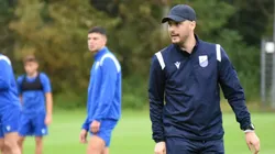 No llega Nikolaos Issaris.