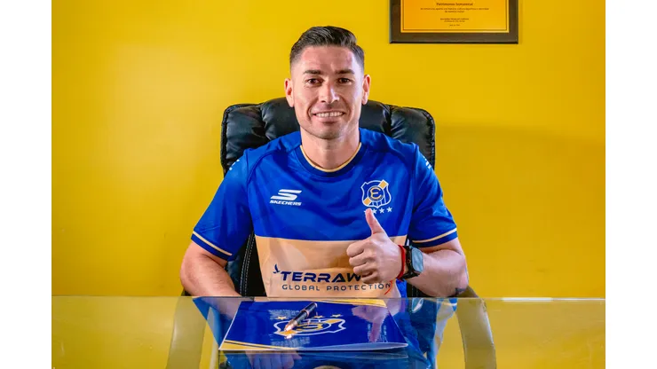 Óscar Opazo fue presentado en Everton de Viña del Mar.