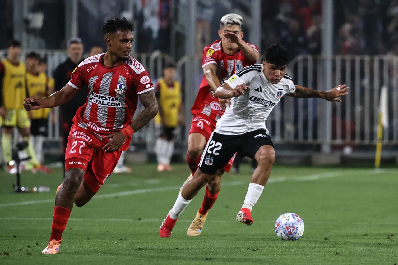 Pillo Vera le pide más a Claudio Aquino. | Foto: Photosport