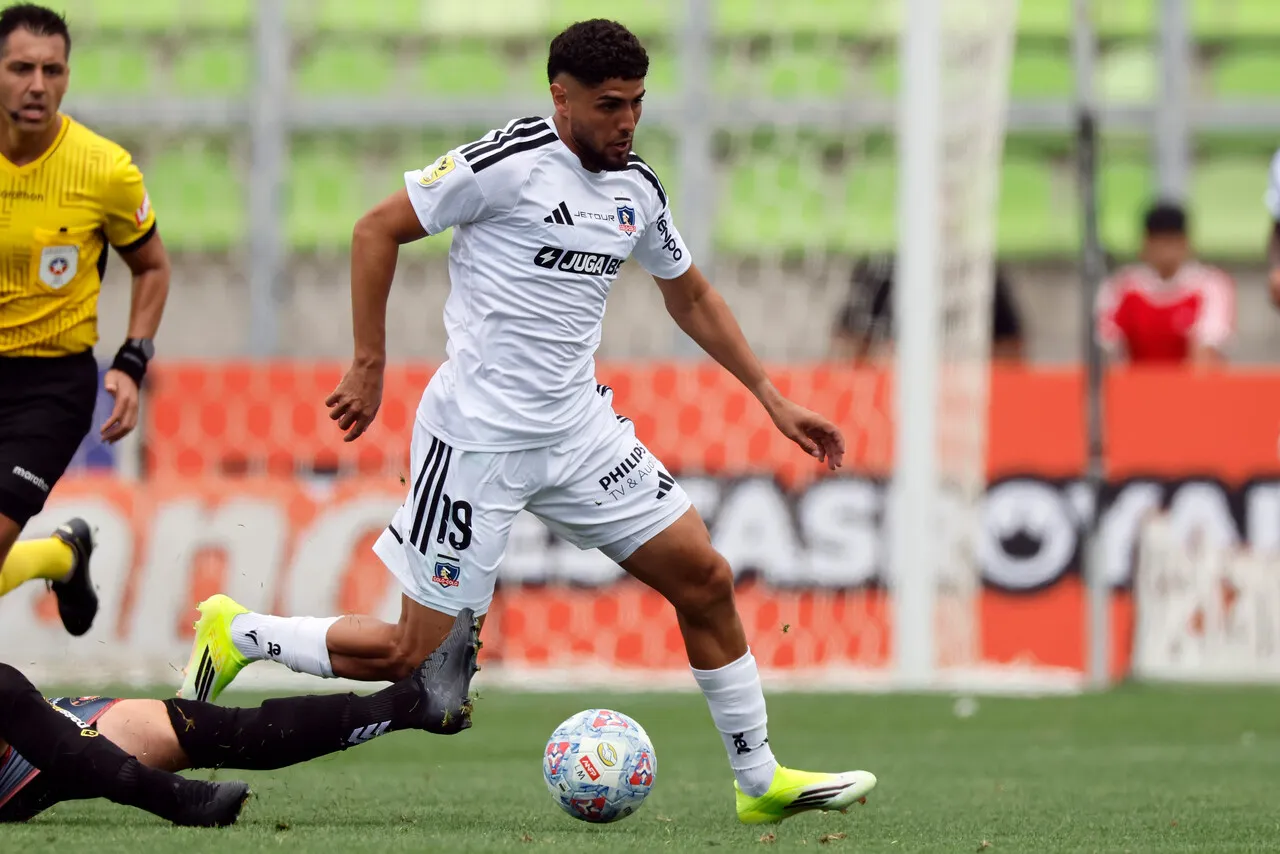 Romero es elogiado por Vidal | Foto: Photosport