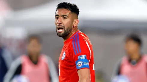 El lateral chileno vive horas claves.
