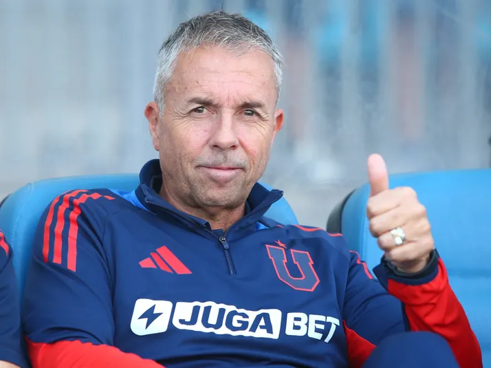 Gigante de Sudamérica pone sus ojos en Álvarez: podría reemplazar a ex DT de Colo Colo