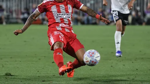 Unión La Calera se refuerza con joven figura de los Albos.
