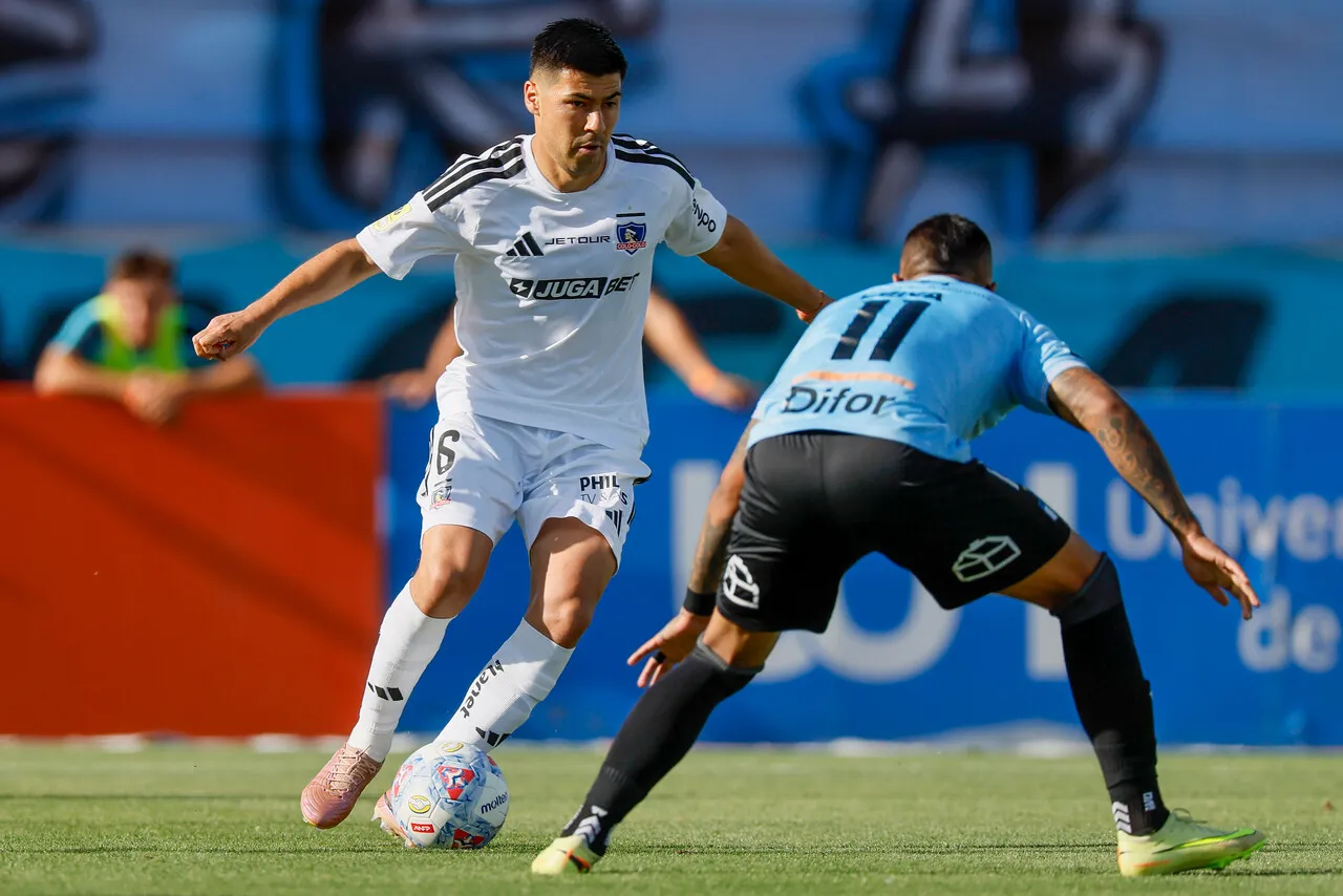 Tomás Alarcón el más apuntado por los hinchas de Colo Colo en Rancagua (Photosport).