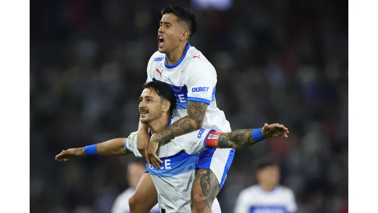 Los Cruzados se hicieron fuertes y derrotaron al campeón del fútbol chileno.