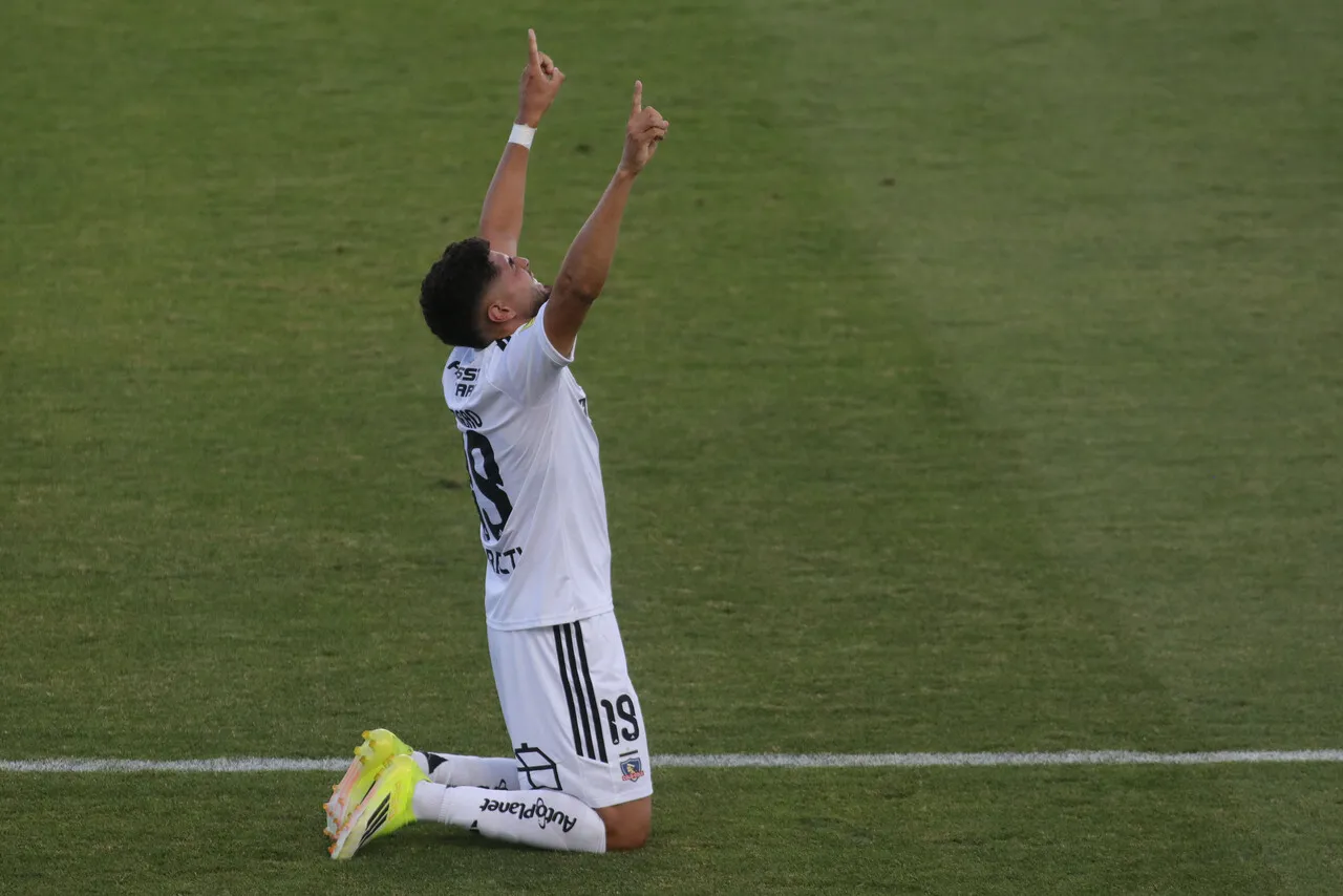 Romero marcó, pero su gol fue anulado por el VAR. | Foto: Photosport