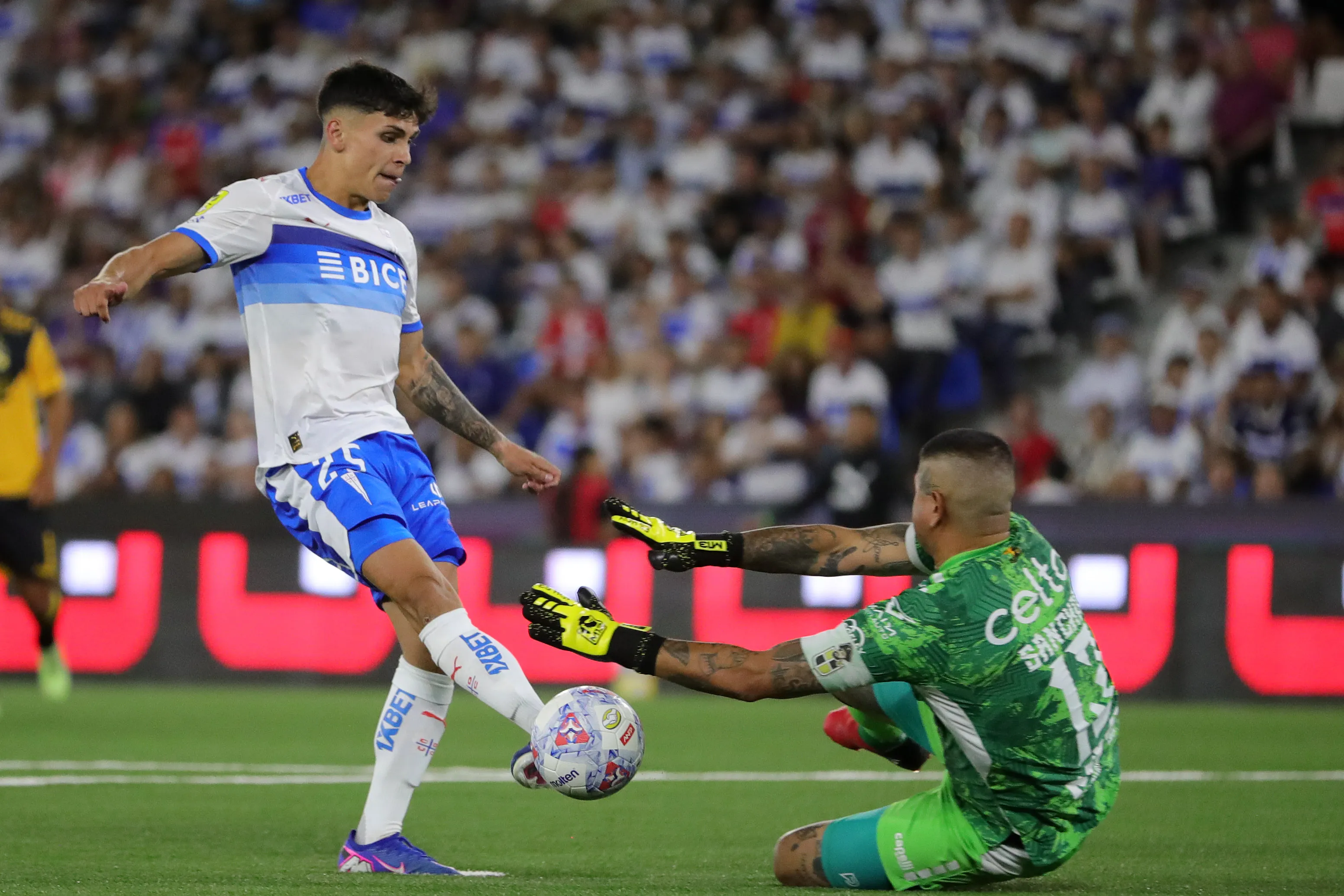 Diego Sánchez tuvo su round especial con los hinchas de Universidad Católica