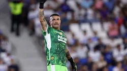 Diego Sánchez responde a los canticos de la barra de la UC.