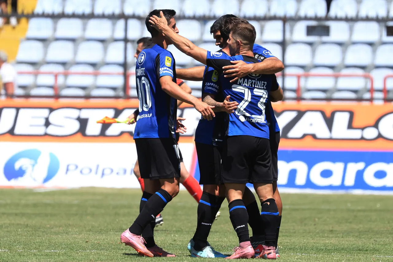 Por diferencia de gol, Huachipato es el puntero del fútbol chileno. | Foto: Photosport