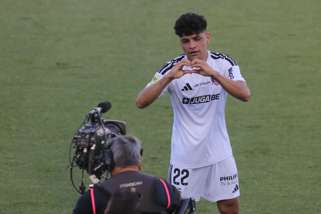 Aquino fue la figura en el triunfo de Colo Colo | Foto: Photosport
