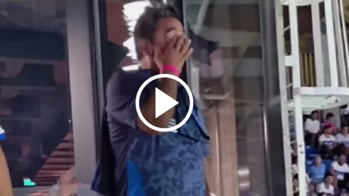 El exjugador de la UC agradeció el cariño desde las tribunas, en un reconocimiento espontáneo en el Claro Arena.
