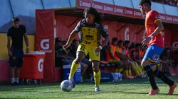 INACEPTABLE: Barristas de Unión Española agreden minibús con niños, abuelos e hinchas de San Luis