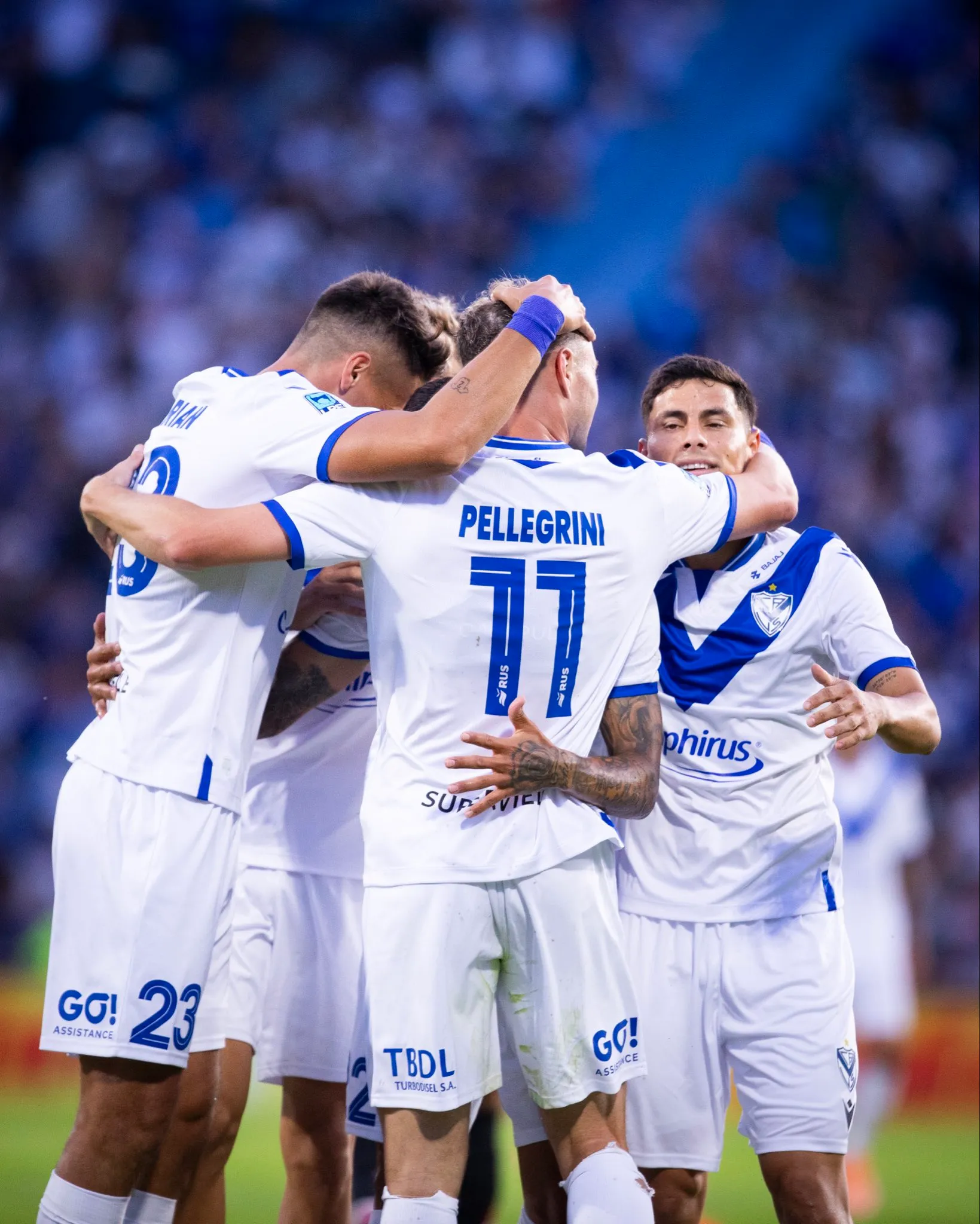Foto: @velez en X. Vélez vence momentáneamente a River Plate