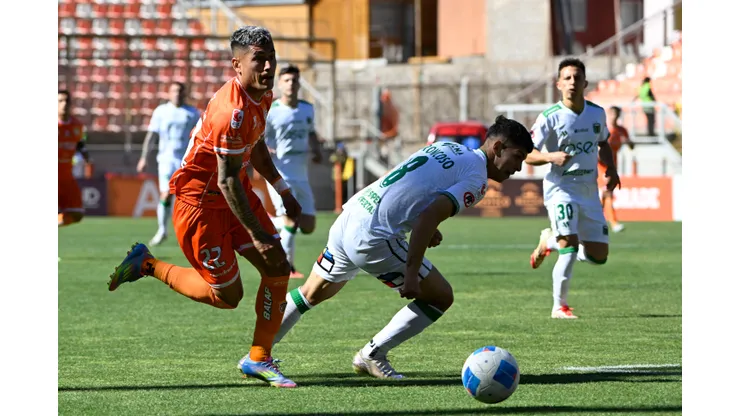 Cobreloa y Deportes Temuco se enfrentan en Calama.
